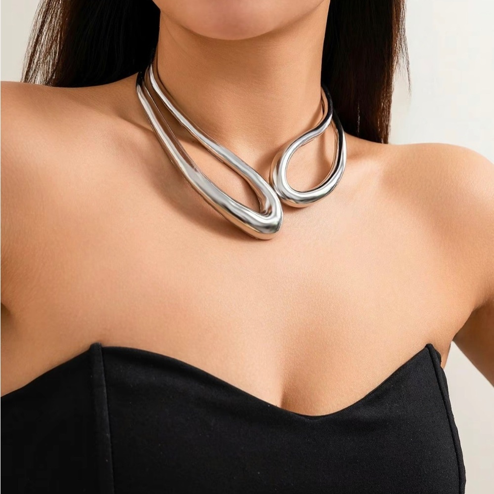 SILVER statement necklace, chunky and modern